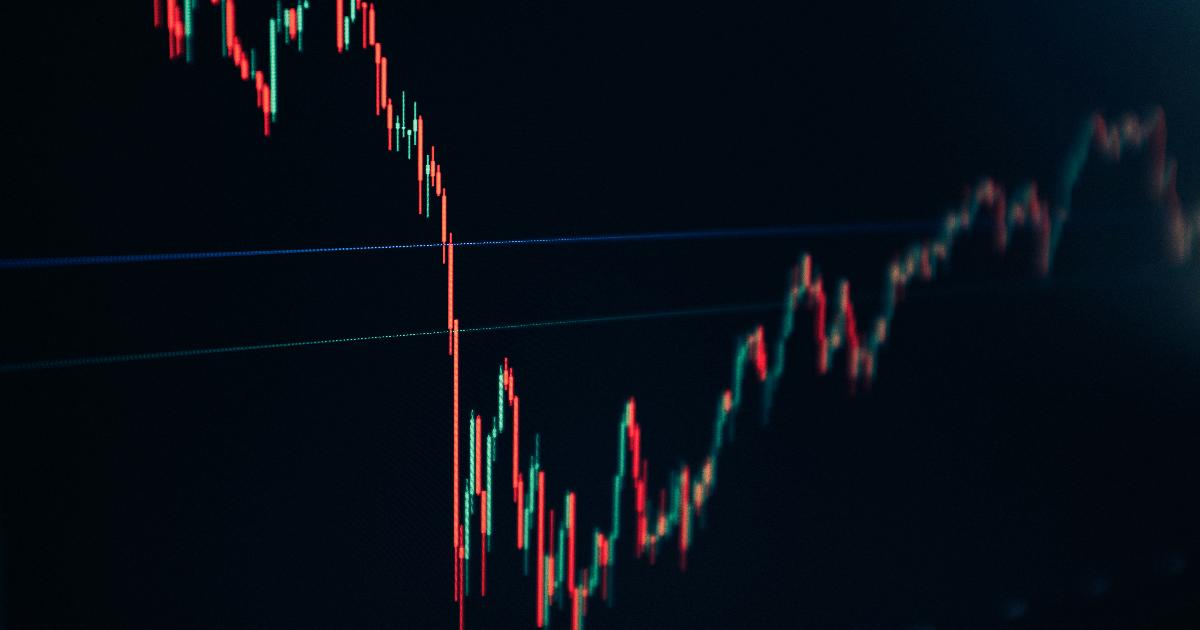 График цены нефти WTI и делового цикла США, показывающий, что дорогая нефть не всегда означает рецессию