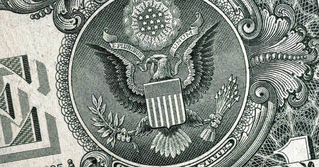 Инфляция в США остается выше цели ФРС на фоне тарифов, дорогой энергии и спроса на AI-инфраструктуру
